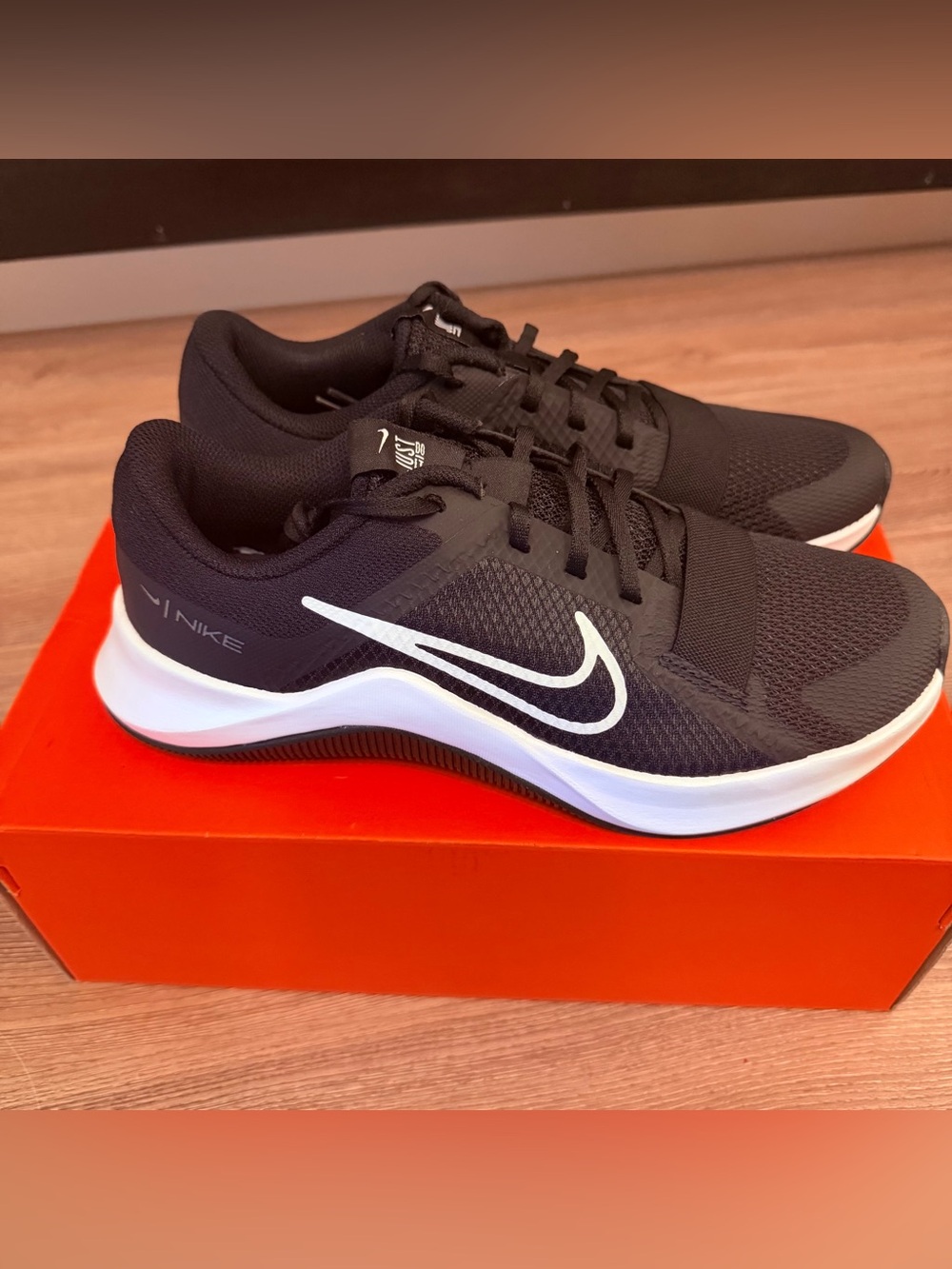 Nike MC Trainer 2 Women’s Gym Shoes Black White 9 New In Box Never Worn